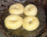Foto langkah ke 6 dari resep Donat simpel.