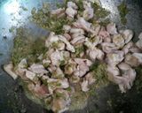 รูปขั้นตอนการทำที่ 5 ของ แกงเขียวหวานไก่หน่อไม้สด สูตรนมสด