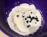 Foto del paso 2 de la receta: Budín de banana y arándanos! Muy fácil en 5 minutos con licuadora ! Rápido 1 2 3