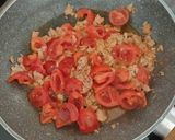 Foto del passaggio 1 della ricetta Pasta con pomodorini,tonno e philadelphia 🌈