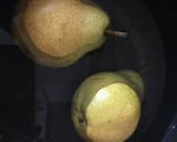 Foto del paso 1 de la receta: Peras al vino y limón