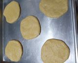 Foto langkah ke 5 dari resep Pizza Mini Simple dan Empuk ala Sukma.