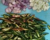 Foto langkah ke 2 dari resep Sayur labu Siam ikan asap.