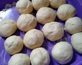 Foto langkah ke 4 dari resep Donat Tanpa Telur.