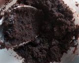 A picture of step 2 of No Bake Oreo Mango Cake.