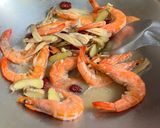 A picture of step 5 of Drunken Shrimp Hot Pot (Shaoxing Wine Shrimp).