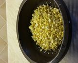 A picture of step 3 of Sweetcorn chinese style.
