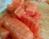 Foto del paso 1 de la receta: ¿ Tartar de salmón y aguacate??... no de manzana y papaya