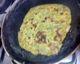 A picture of step 5 of Methi  onion paratha.