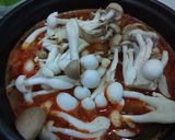 Foto langkah ke 9 dari resep Sup jamur asam pedas.