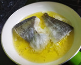 Foto del paso 2 de la receta: Bacalao al pil-pil (con el truquillo del colador)