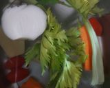 Foto del passaggio 4 della ricetta Canaderli allo speck in brodo vegetale