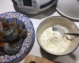 Hình bước làm 1 của món Tôm sú rang trứng muối