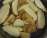 Foto langkah ke 1 dari resep Potato Wedges with Cheese Sauce.