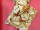 ડ્રાયફૂટ ચીકી (Dryfruits Chikki Recipe in Gujarati)