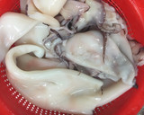 Foto del paso 2 de la receta: Calamares con salsa de cebolla y vino