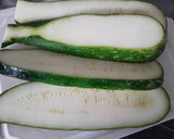 Foto del paso 1 de la receta: Calabacines🥒 con espinacas🌿, pasas de uva🍇 y queso🧀...🤔