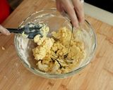 Foto langkah ke 3 dari resep Kue Semprit Devina Hermawan.