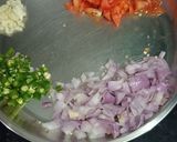 A picture of step 1 of Egg Shakshuka.