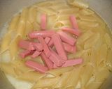 Foto del paso 5 de la receta: Fideos mostacholes con salchicha, huevo y jamón (One Pot Pasta)