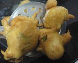 स्पाइसी मिर्च और बेसन की फुलौरी (Spicy mirch aur besan ki fulauri recipe in Hindi) रेसिपी चरण 3 फोटो