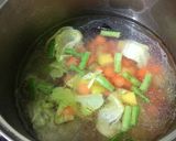 Foto langkah ke 4 dari resep Sup ayam goreng jahe.