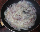 Foto del paso 4 de la receta: Lubina al horno sobre cama de cebolla, papas y tomates cherry
