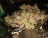 A picture of step 5 of Khatti - Meethi Pani-puri.