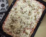 صورة لخطوة 5 من وصفة بيتزا لذيذة بالنقانق🍕