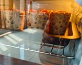 Foto langkah ke 7 dari resep Strawberry Cheese Muffin.