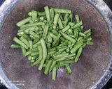 A picture of step 1 of French Bean Curry.