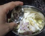A picture of step 1 of Singhada Chaat.