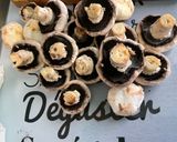 Une image de l'étape 1 de Champignons de Paris sautés à l’ail, oignon doux et coriandre fraîche.