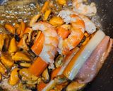 Foto del paso 3 de la receta Calabacín relleno de crema de mejillones y gambas