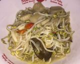 Foto langkah ke 3 dari resep Tumis Toge Bakso.