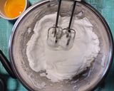 Foto del paso 2 de la receta: Queque de yogur con manzana