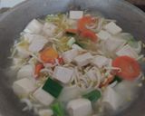 Foto langkah ke 5 dari resep 102. Sop Tahu Kecambah Ala Ibuk.