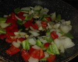 Foto del paso 2 de la receta: Muslos de pollo en salsa