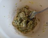 Foto del passaggio 4 della ricetta Polpette di zucchine e ricotta con cuore filante