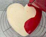 Une image de l'étape 27 de Gâteau-miroir en forme de cœur 3D, fourré à la fraise et à la mousse à la vanille.