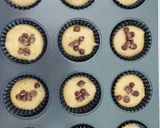 Gambar langkah 7 resipi Mini banana chip cupcakes.