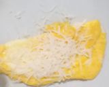 Foto langkah ke 4 dari resep Cheese omelette with potato chips.