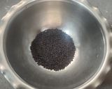 A picture of step 1 of Chia Seeds pistachio Fizz.
