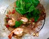 รูปขั้นตอนการทำที่ 3 ของ กุ้งผัดใบกะเพรา