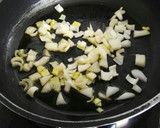 Foto del paso 2 de la receta: Ensalada templada de alubias blancas, espinacas y naranja