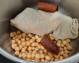 Foto del paso 1 de la receta: Garbanzos con verduras y chorizo