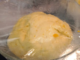 Roscón de reyes relleno de crema pastelera con leche condensada