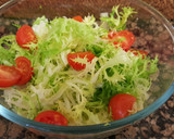 Foto del paso 3 de la receta: Ensalada de escarola, granada, maíz y tomates cherry 