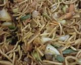 A picture of step 7 of Chinese Bhel.