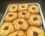 Foto langkah ke 4 dari resep Roti bunga isi coklat.